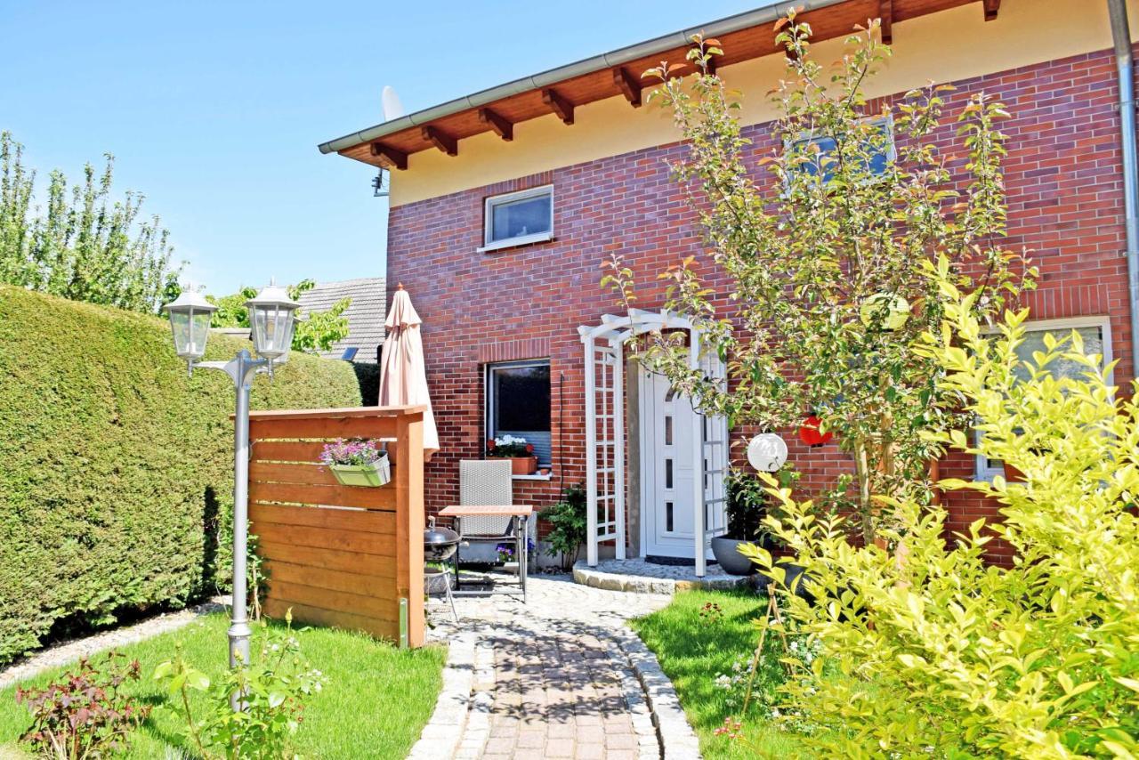 Ferienhaus Zum Hafen In Altefaehr Zewnętrze zdjęcie